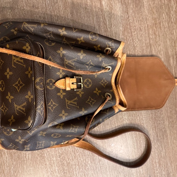 Louis Vuitton Montsouris Backpack - Picture 9 of 11